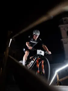 LED-striper langs sykkelbane under Cyclodome Salzburg